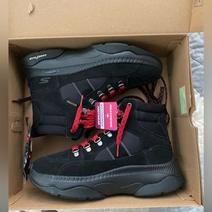 SKETCHERS Waterproof hiking sketchers boots SZ 10